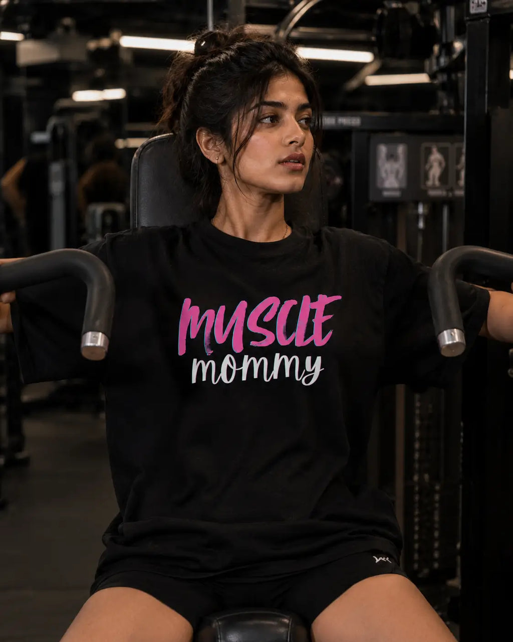 MUSCLE MOMMY OVERSIZED T-SHIRT