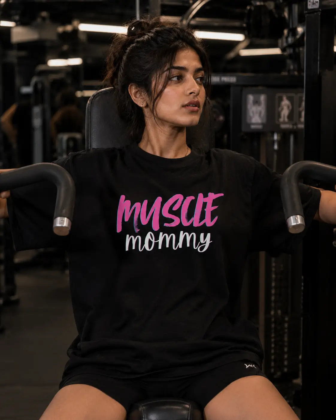 MUSCLE MOMMY OVERSIZED T-SHIRT